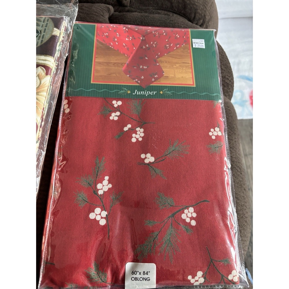 NWT Bed Bath Beyond Fabric Tablecloth Juniper 60x84 Christmas White Berry Pine